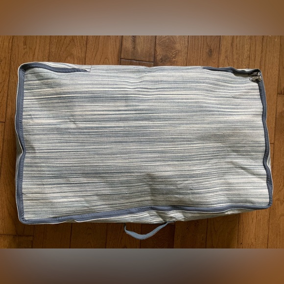 Cloth soft side blue/white underbed storage cases 31” x 19”x 6”EUC (3 available) - Picture 6 of 12